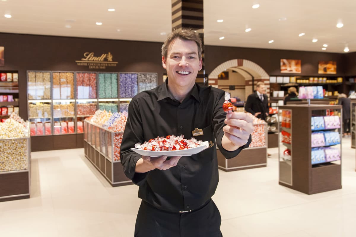 Zurich City Tour with Cruise and Lindt Home of Chocolate