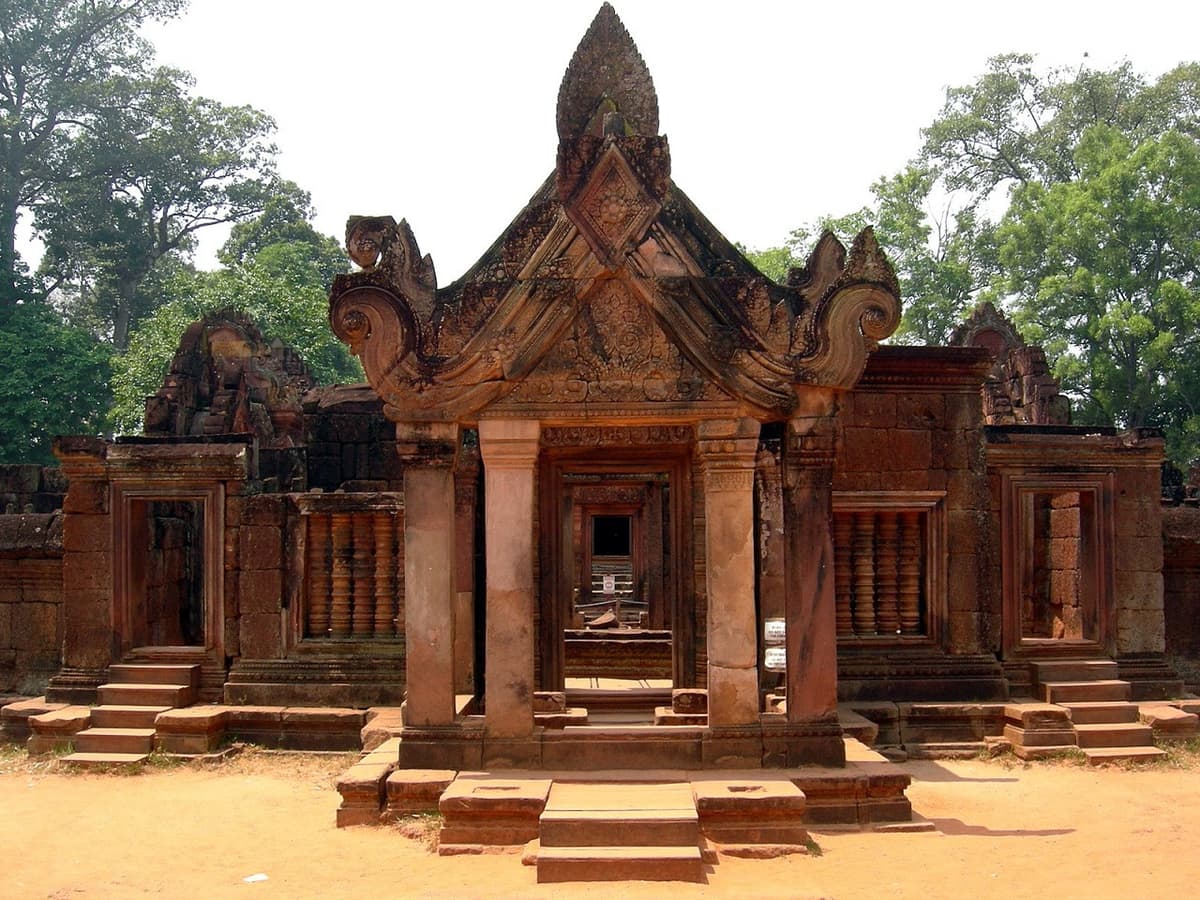 Banteay Srei Temple Tour