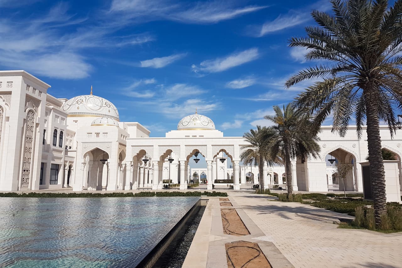 Abu Dhabi Premium City Tour from Dubai: Sheikh Zayed Mosque, Etihad Towers, Qasr Al Watan – photo 3