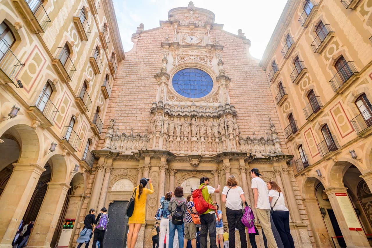 Montserrat, Girona, and Costa Brava Tour from Barcelona – photo 8