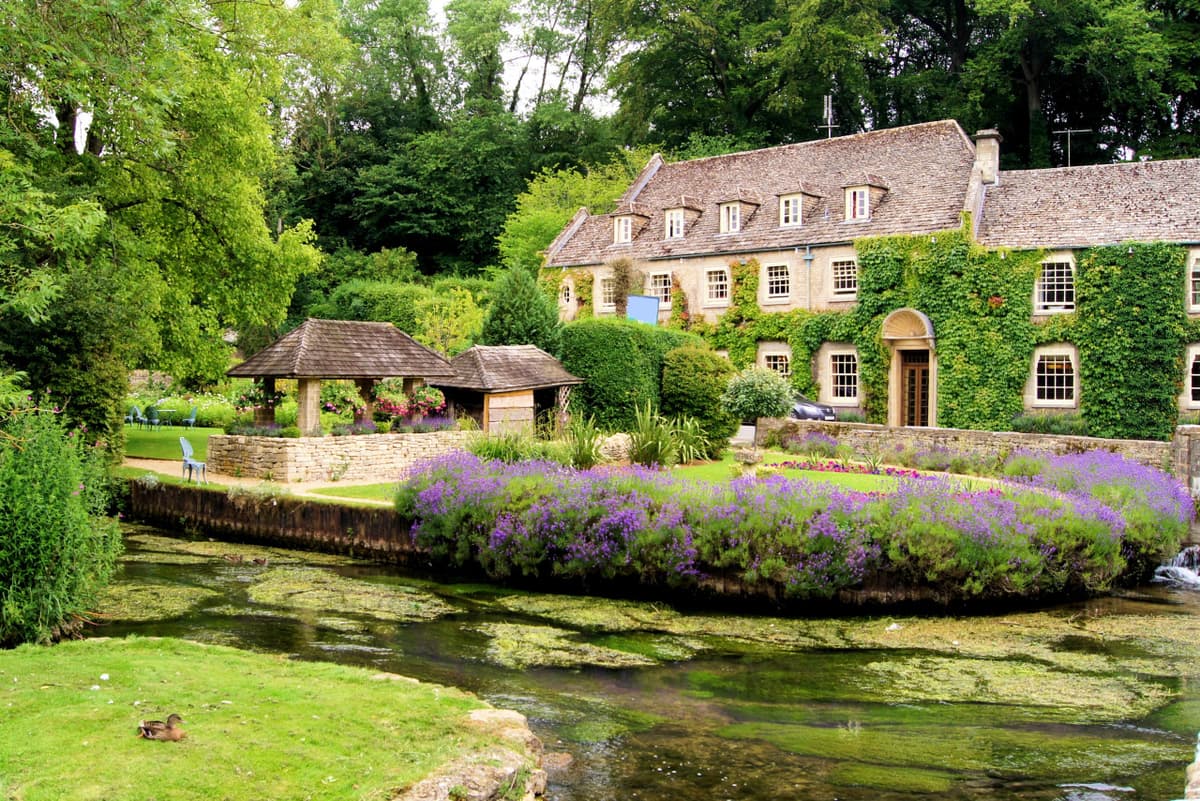 Cotswolds Tour from London with Lunch