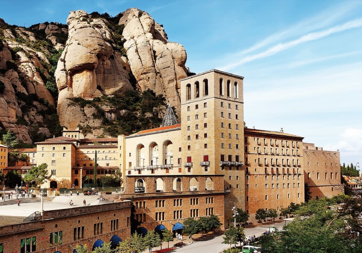 Montserrat, Girona, and Costa Brava Tour from Barcelona