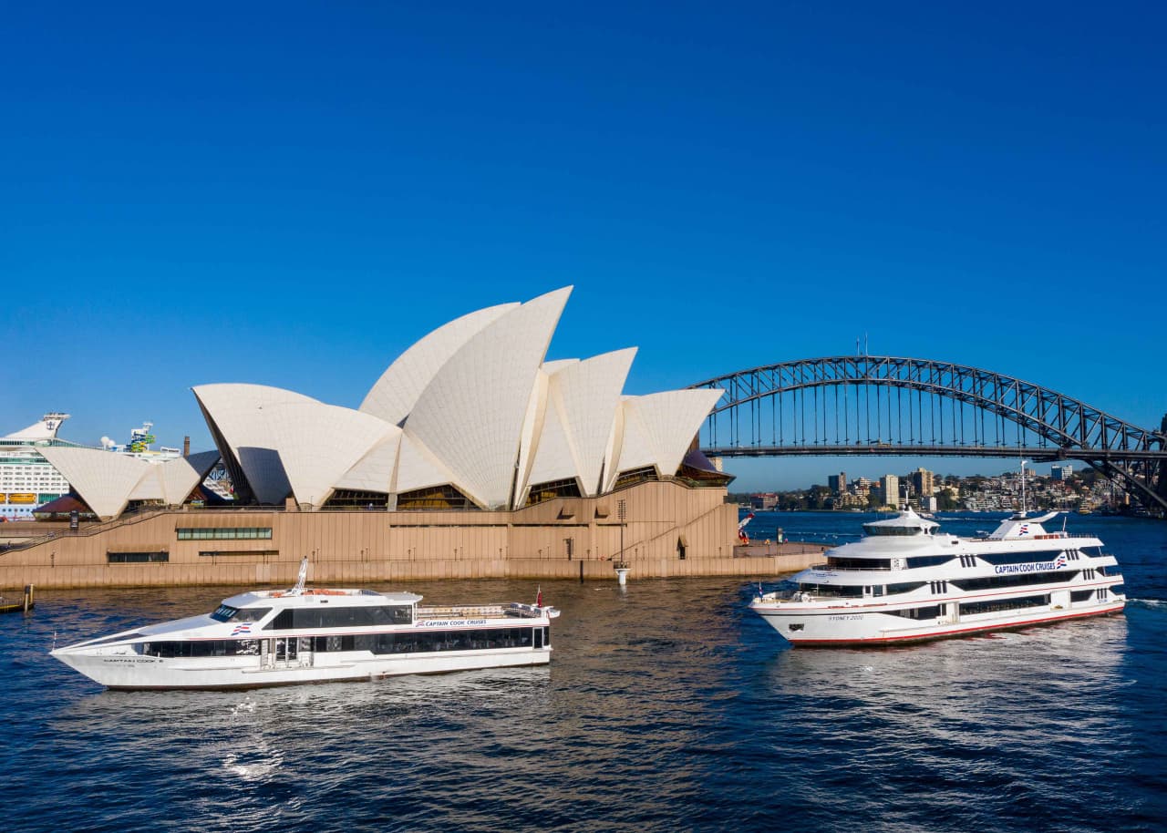 Sydney Harbour Whale Watching Cruise aboard Captain Cook Cruises – photo 7