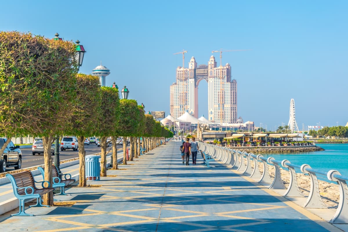 Abu Dhabi Premium City Tour from Dubai: Sheikh Zayed Mosque, Etihad Towers, Qasr Al Watan