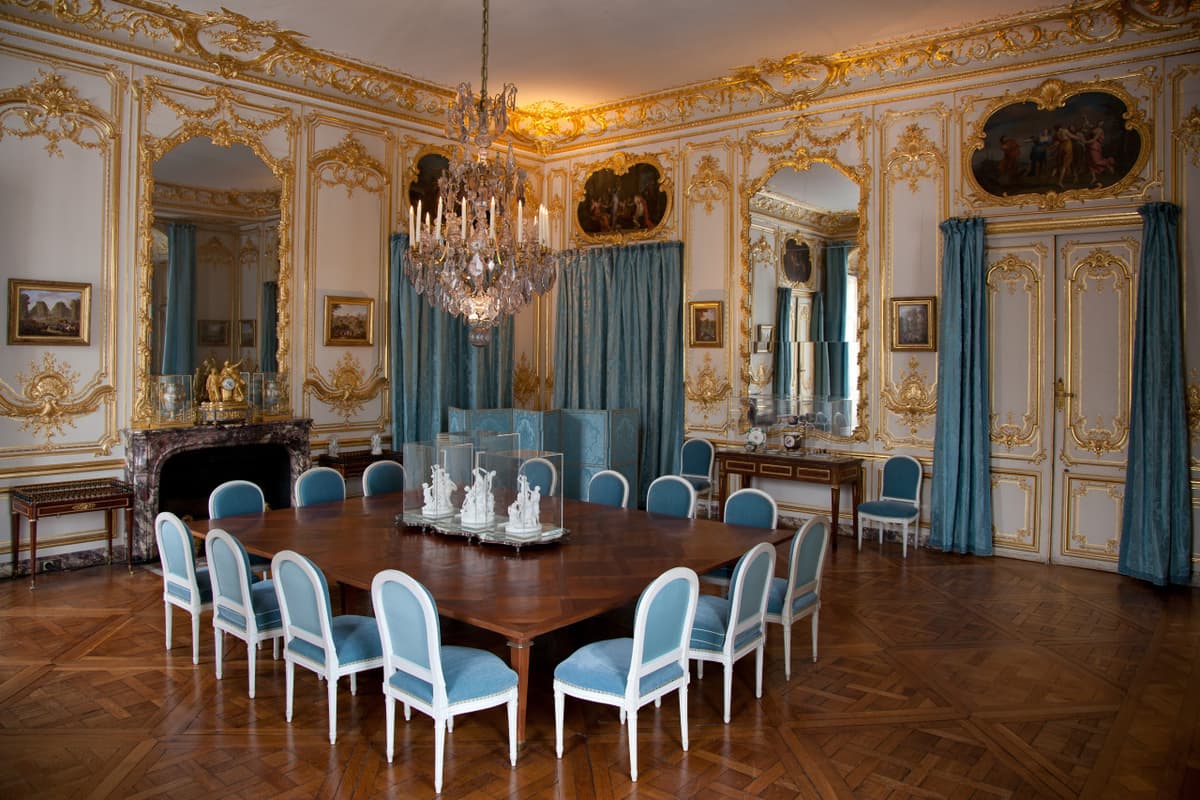 Palace of Versailles Audio-Guided Tour with Round Trip Transfers from Paris