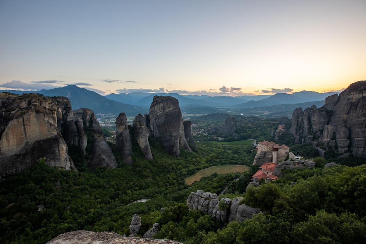 Meteora Monasteries Full-Day Tour from Athens