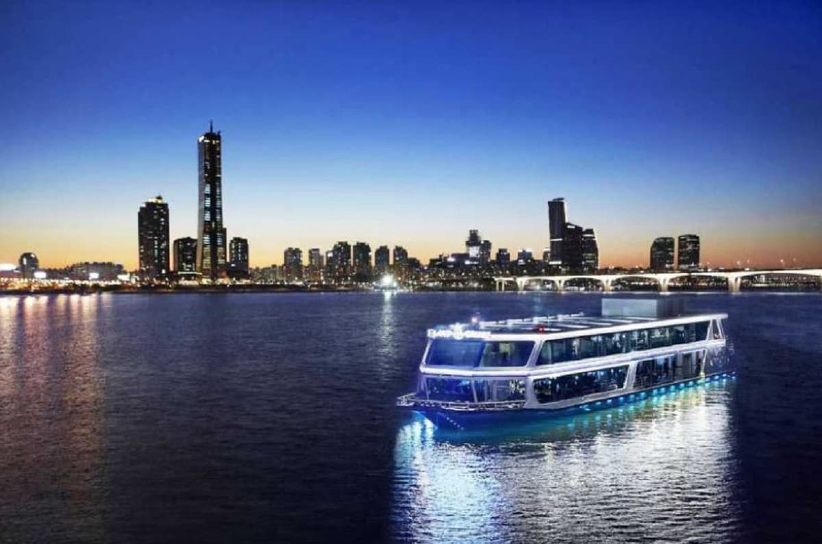 Han River Cruise and Mount Namsan Tour