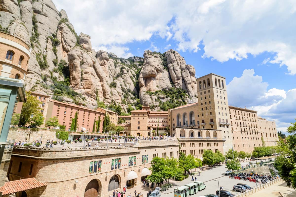 Montserrat, Girona, and Costa Brava Tour from Barcelona