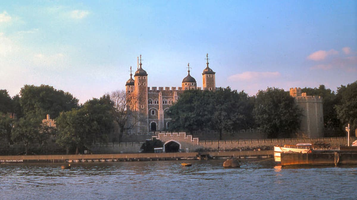 Open Top Vintage Bus Tour and River Thames Cruise