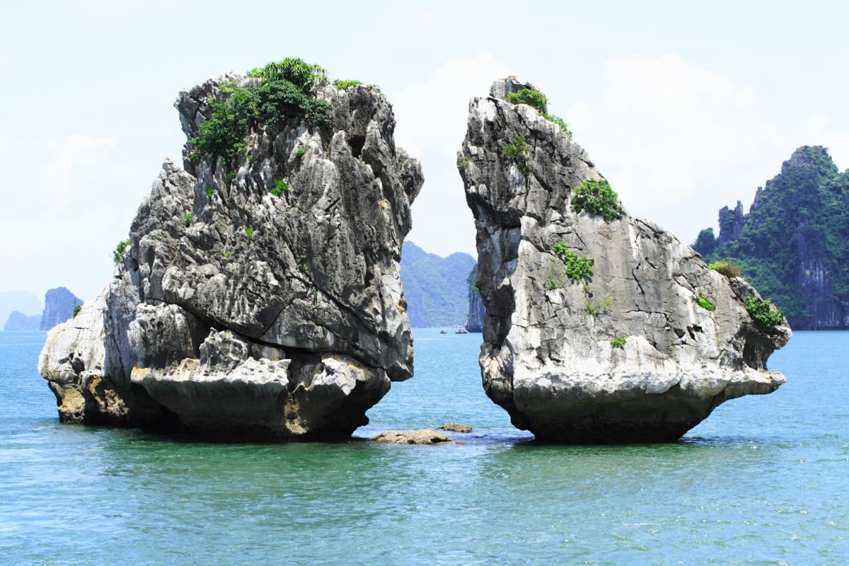 Ha Long Bay Cruise with Round Trip Transfer from Hanoi