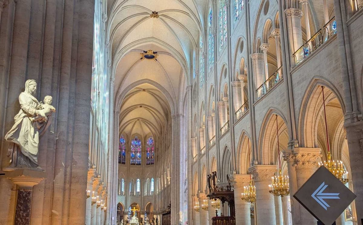 Notre Dame Exterior Tour with English- or Spanish-Speaking Guide & Cathedral Entry