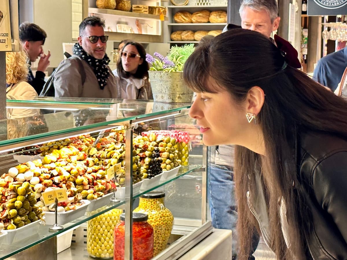 Madrid Old Town Walking Tour in English, Mandarin, Korean with Flamenco Show