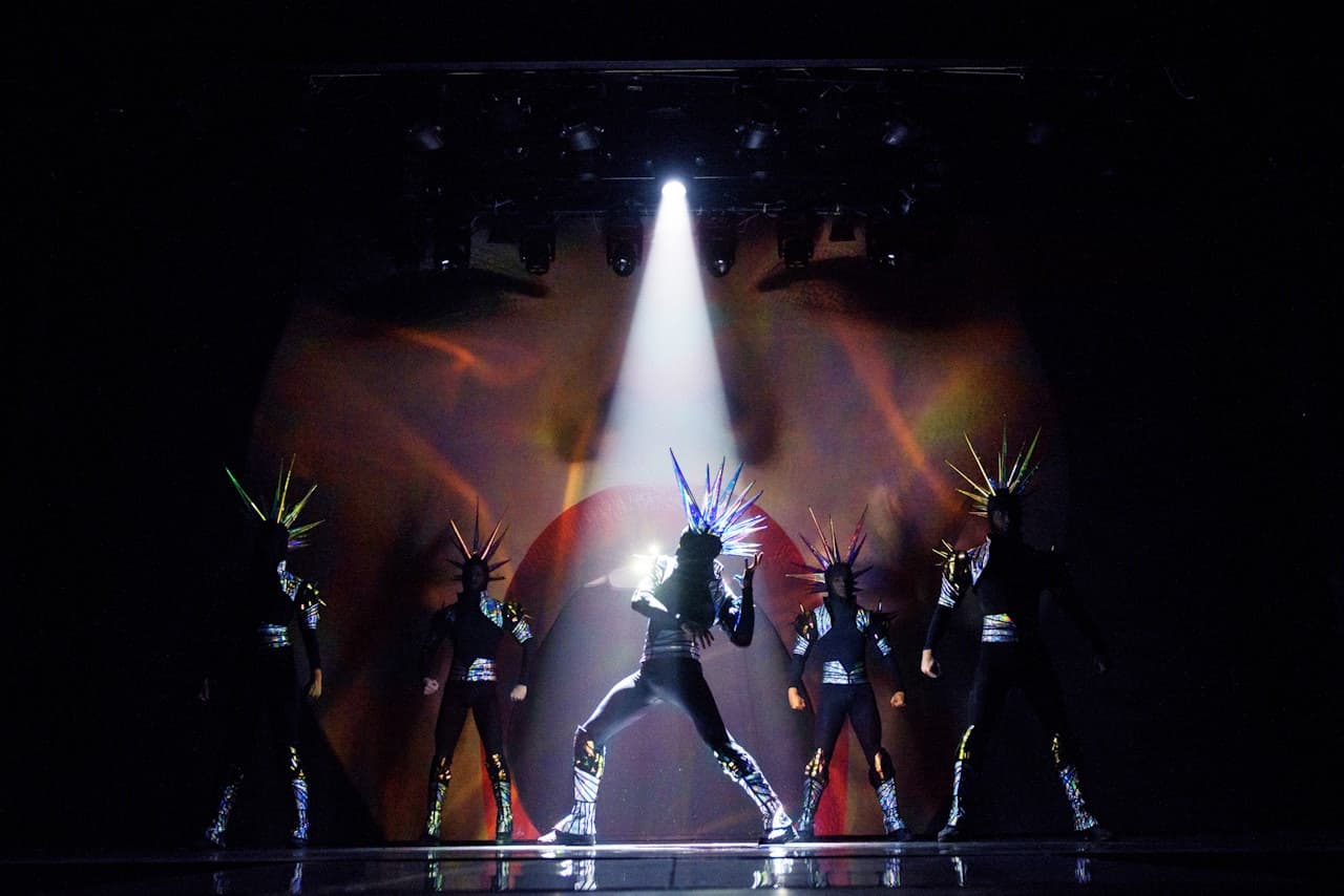 Paradis Latin Cabaret Night Show