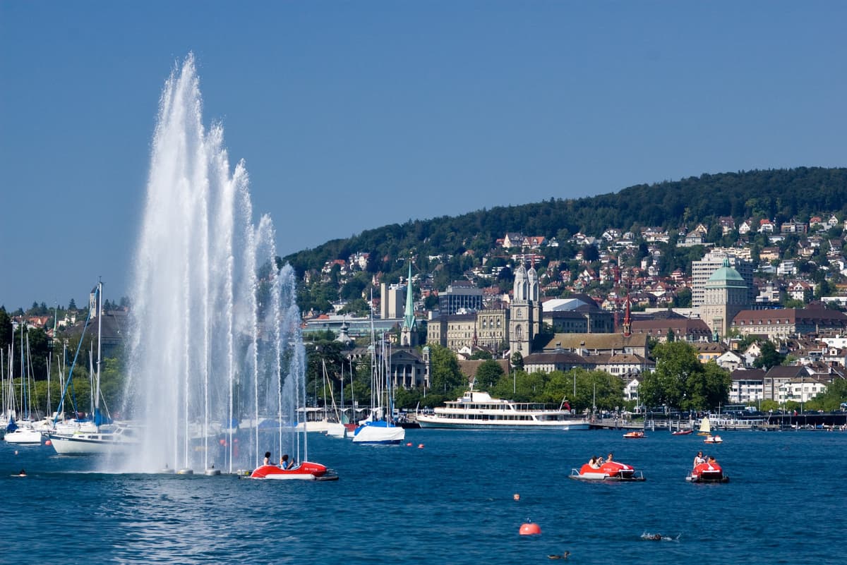 Zurich City Tour with Cruise and Lindt Home of Chocolate