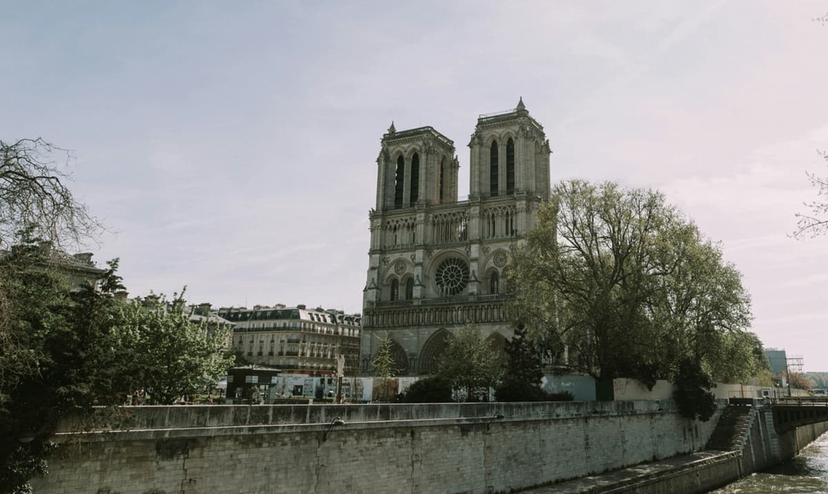 Sainte-Chapelle Tour with English Live Commentary & Reserved Entry