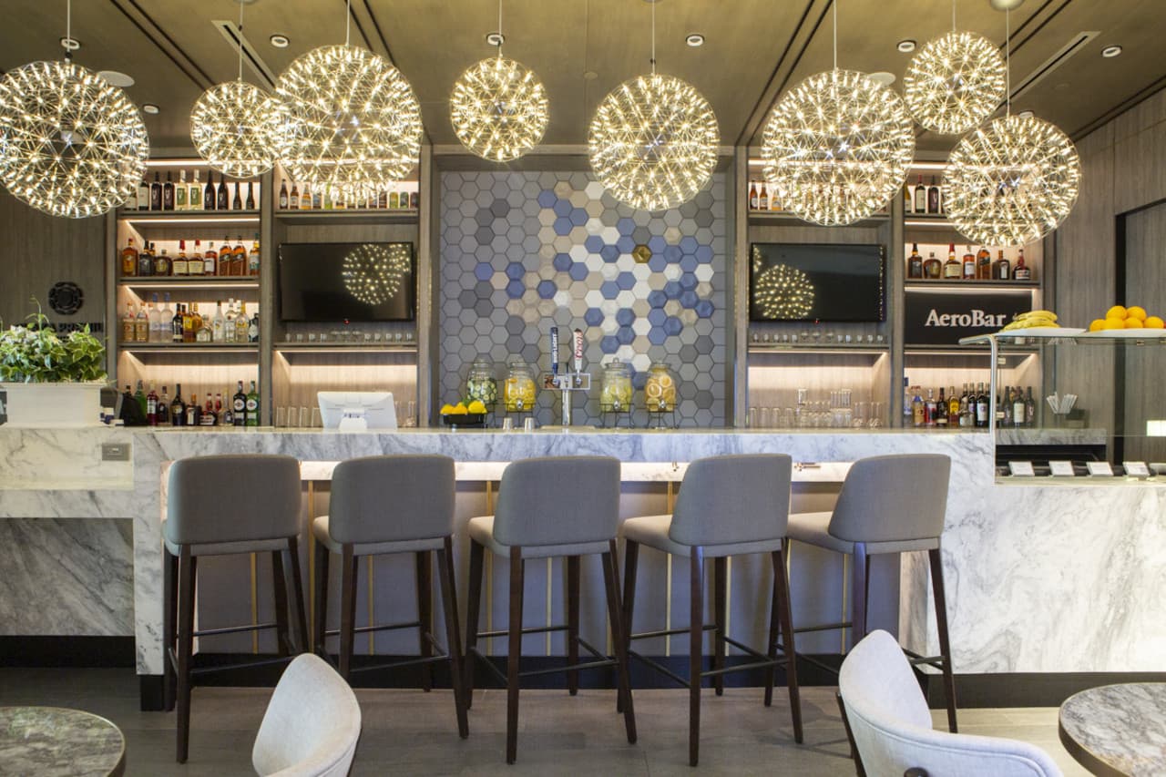 Plaza Premium Lounge - Dallas Fort Worth International Airport Terminal E