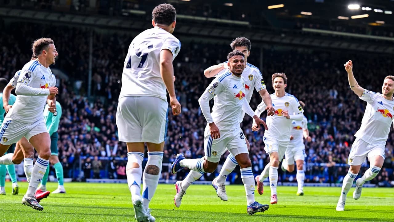 Leeds United FC Premier League Football Match Ticket at Elland Road Stadium – photo 2