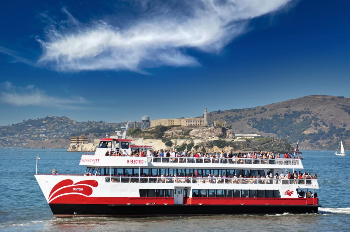 San Francisco Bay 1.5 Hour Bridge to Bridge Sightseeing Boat Cruise by Red and White Fleet