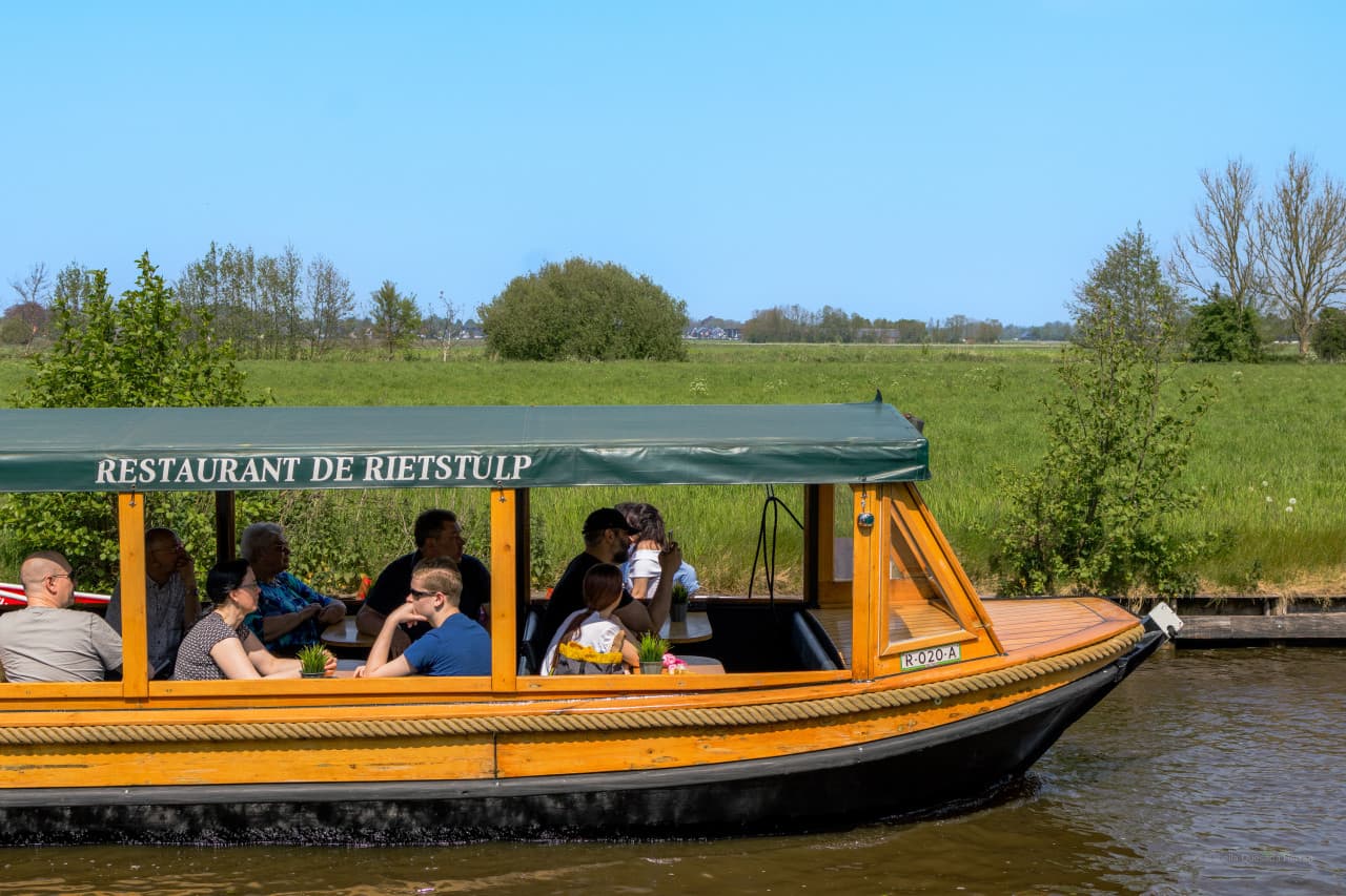 Giethoorn Full-Day Tour from Amsterdam with Canal Cruise and Self-Guided Walking Tour