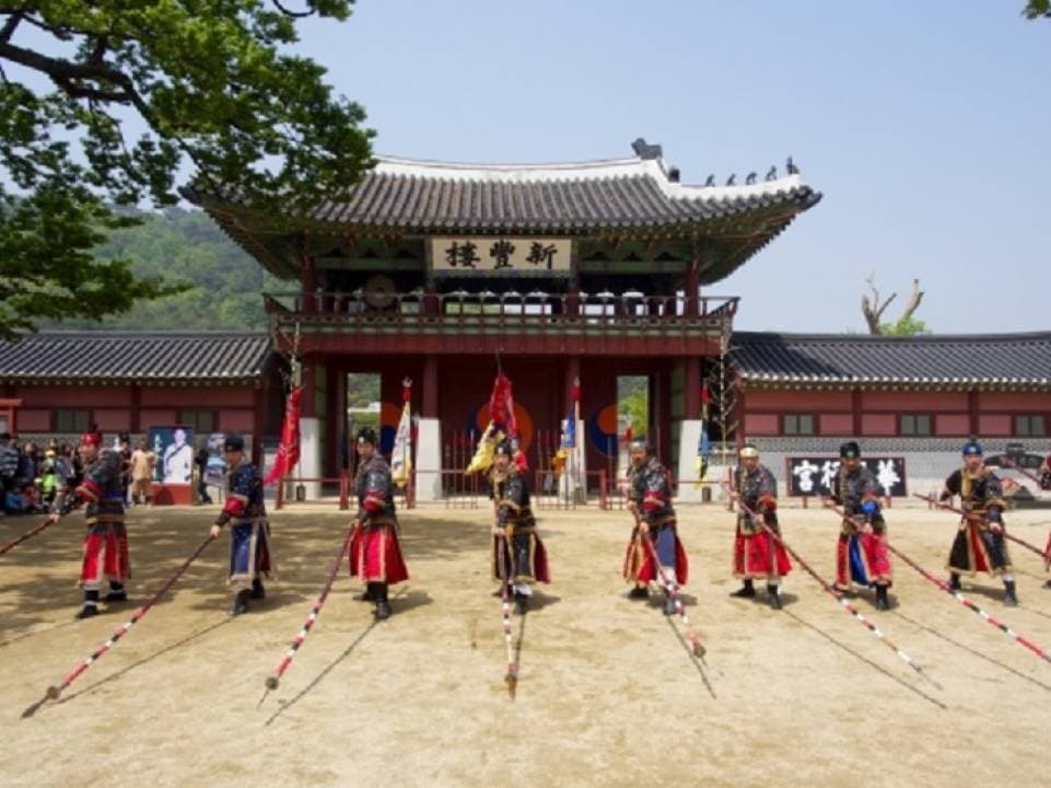 Seoul Historical Tour with Samsung D’light