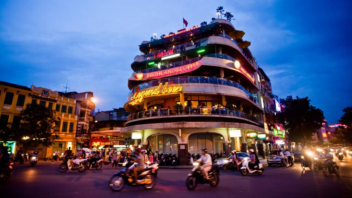 Hanoi Street Food Walking Tour and Water Puppet Show