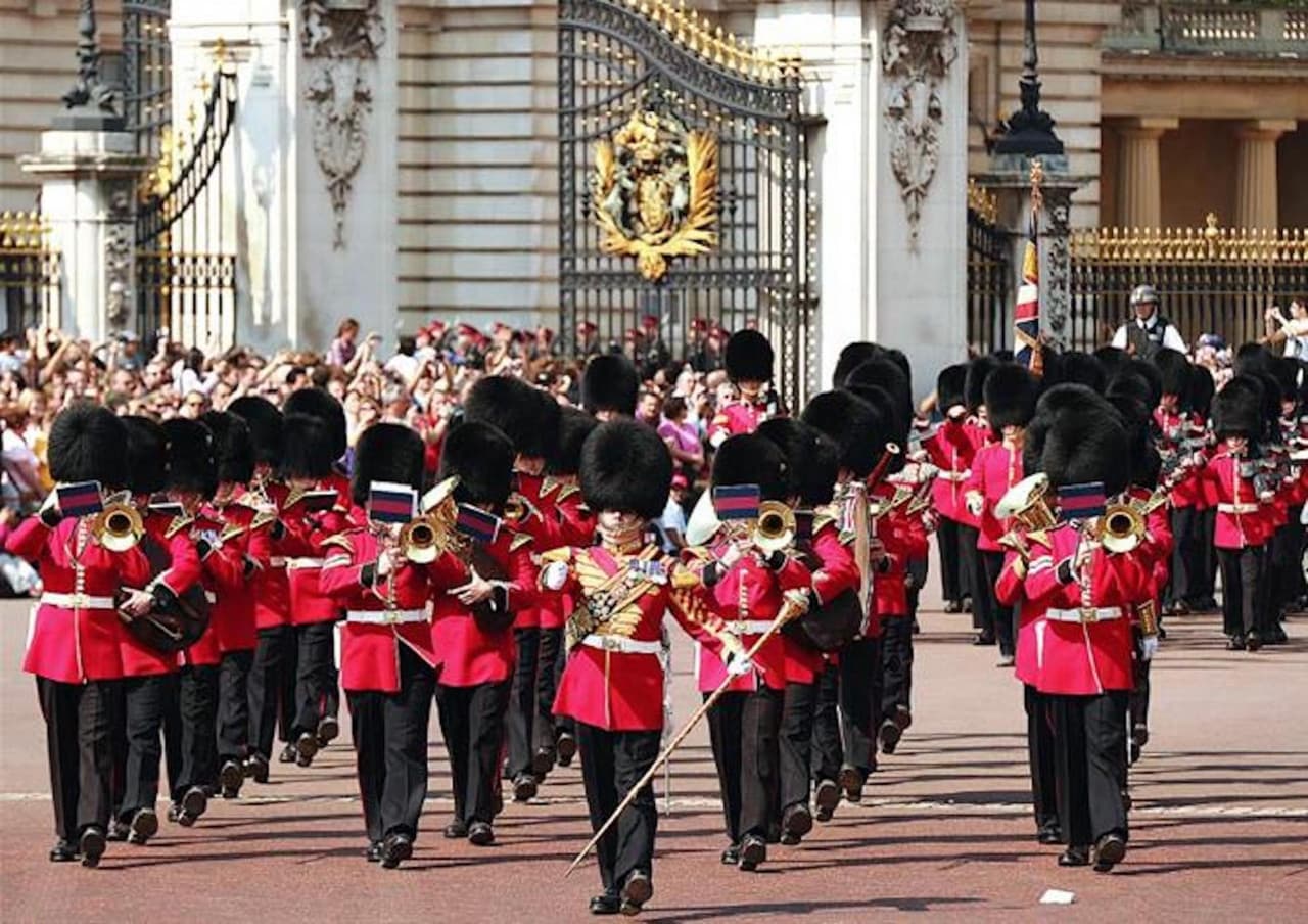 St. Paul's Cathedral, Changing of the Guard, and London Sightseeing Tour – photo 2
