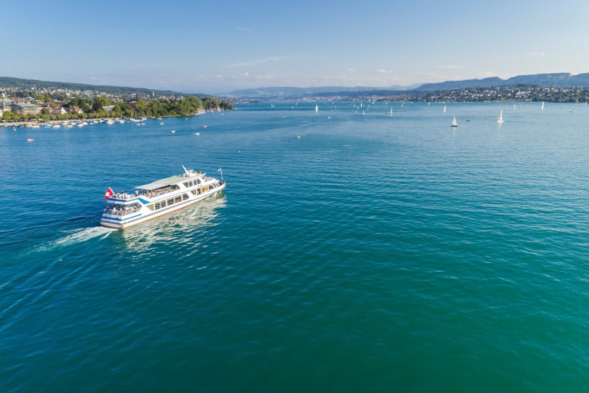 Zurich City Tour with Cruise and Lindt Home of Chocolate