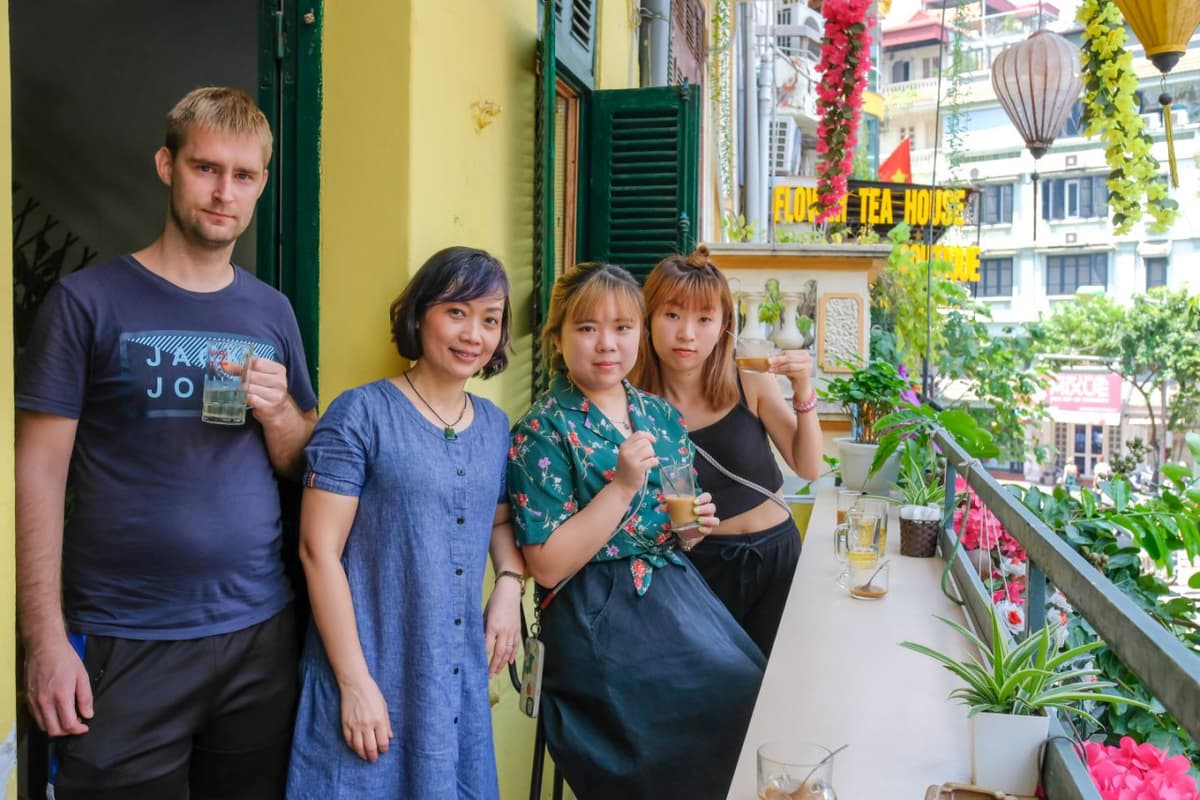 Hanoi Instagram Tour: Ceramic Mosaic Mural, Sword Lake, Long Bien Bridge