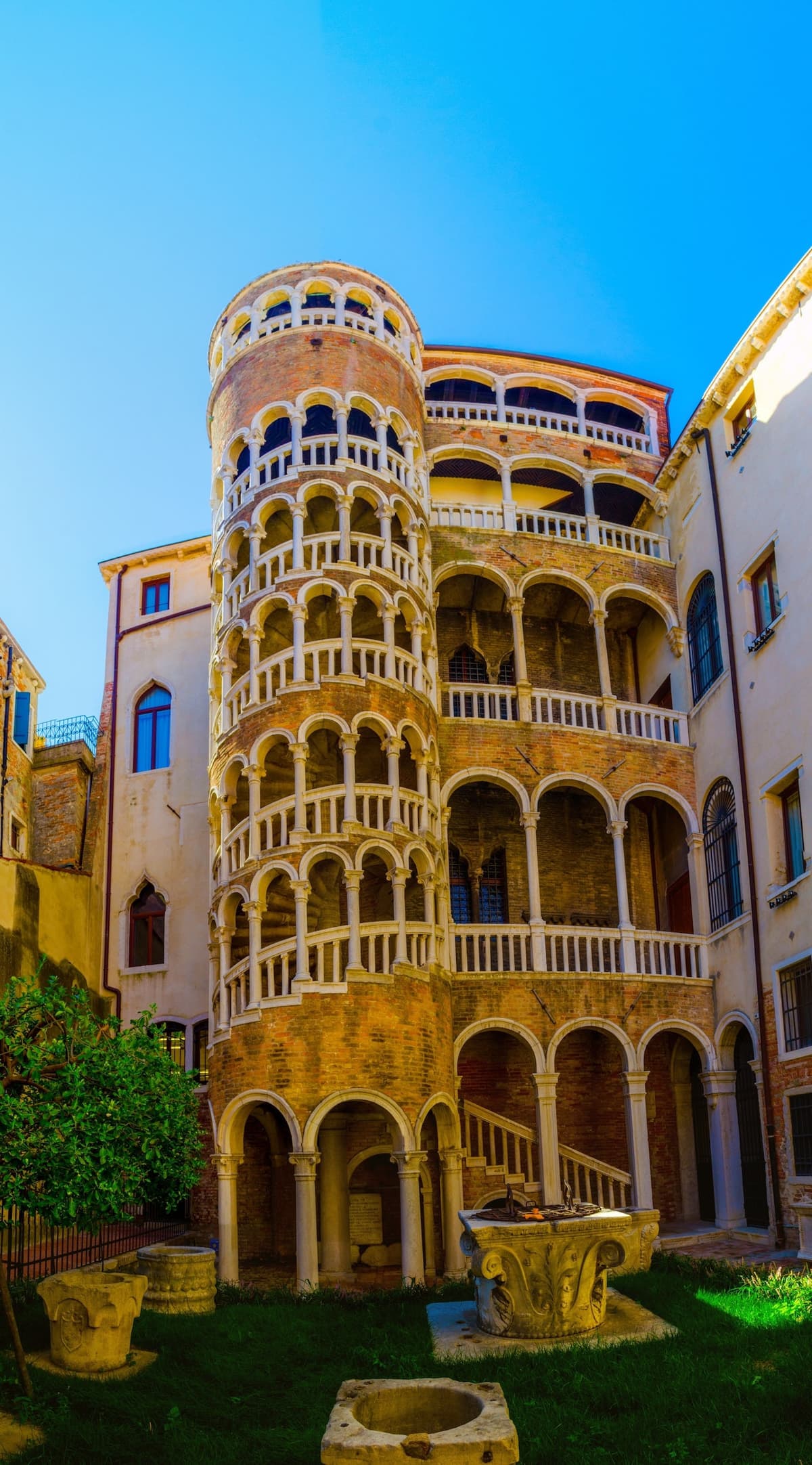 Scala Contarini del Bovolo