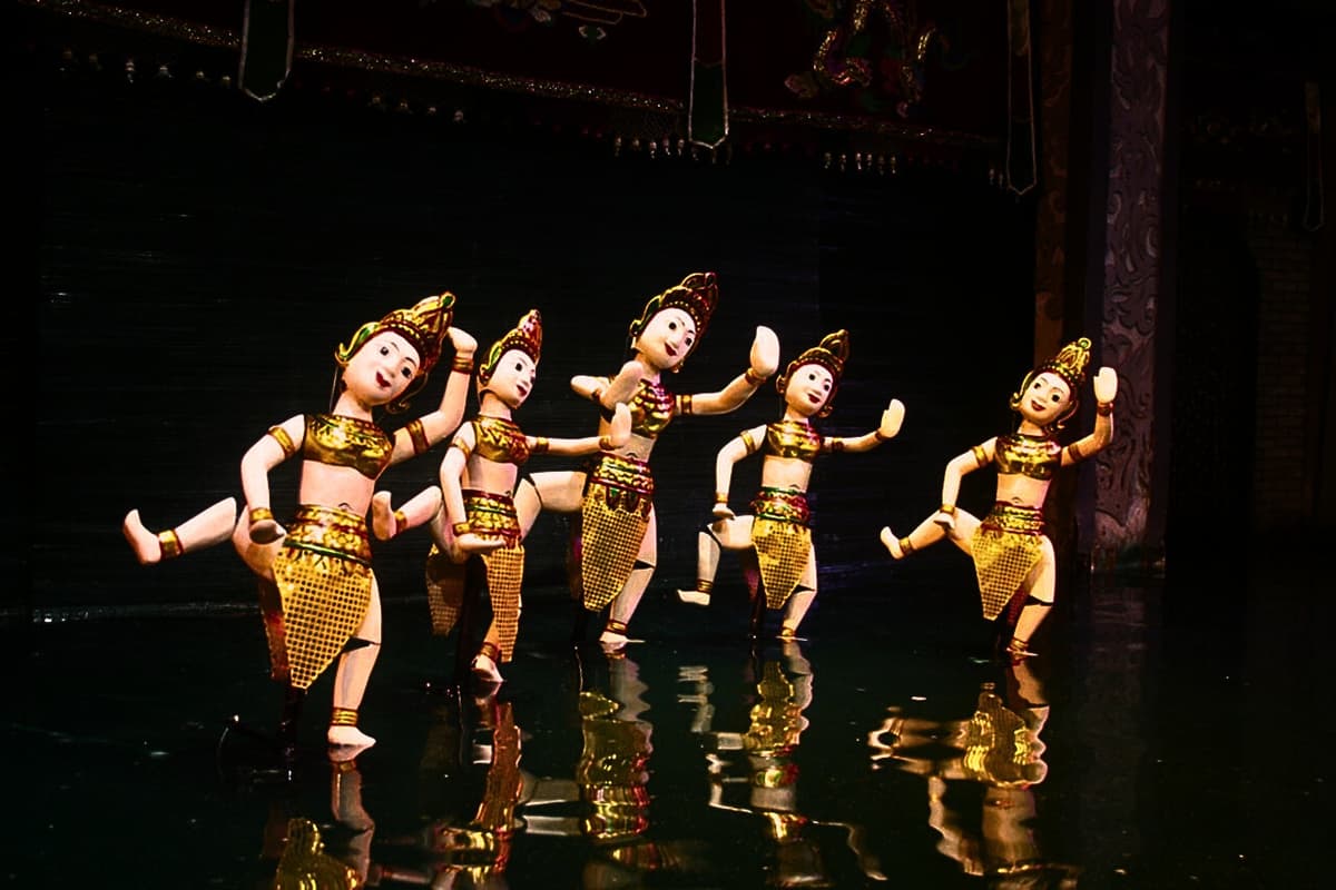 Golden Dragon Water Puppet Show