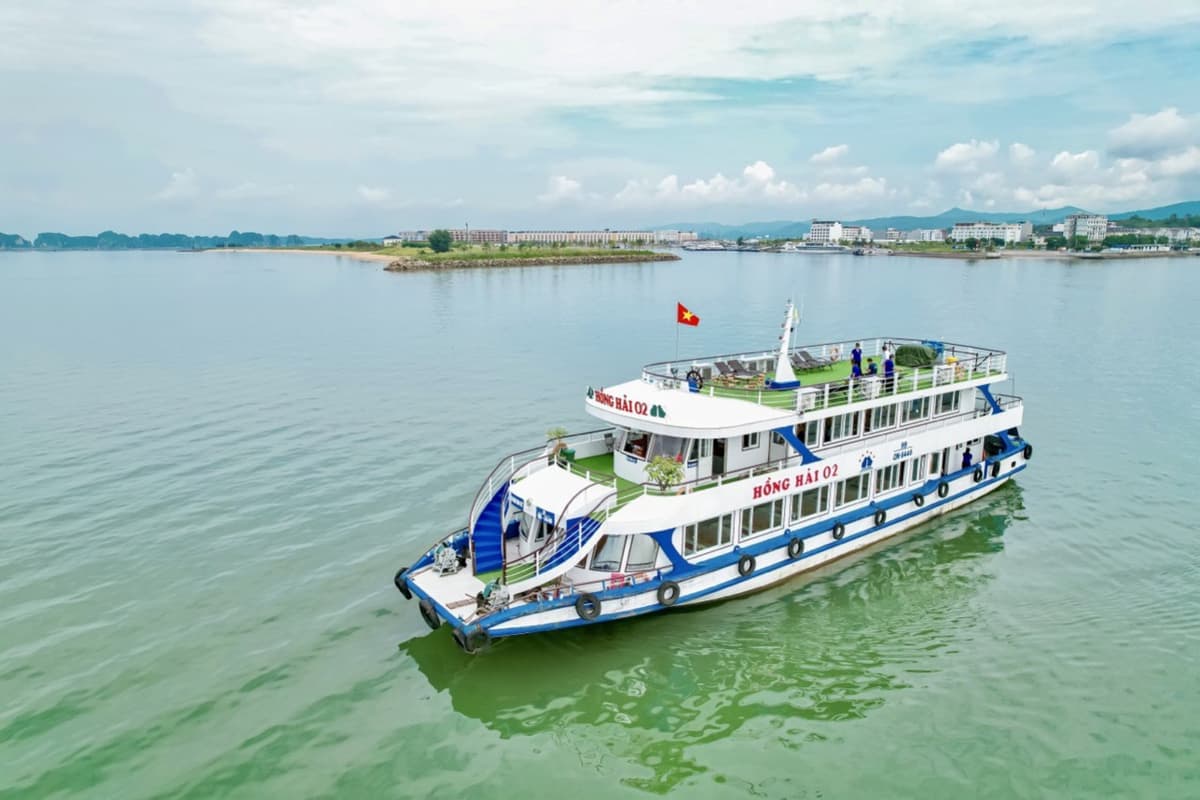 Ha Long Bay Cruise with Round Trip Transfer from Hanoi
