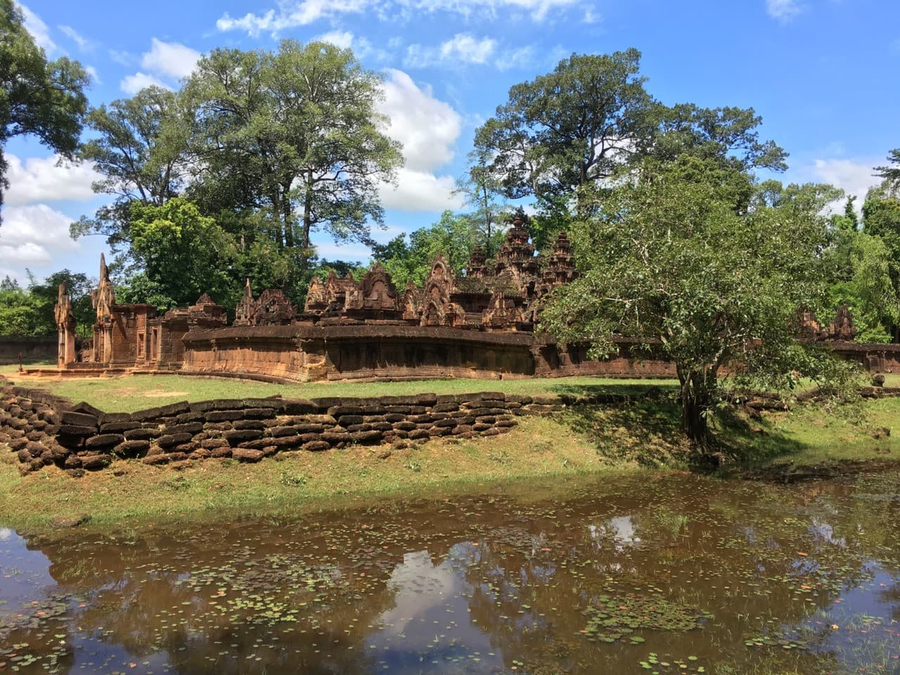 Beng Mealea, Banteay Srei, Banteay Samre, and Phnom Bakheng Tour – photo 6