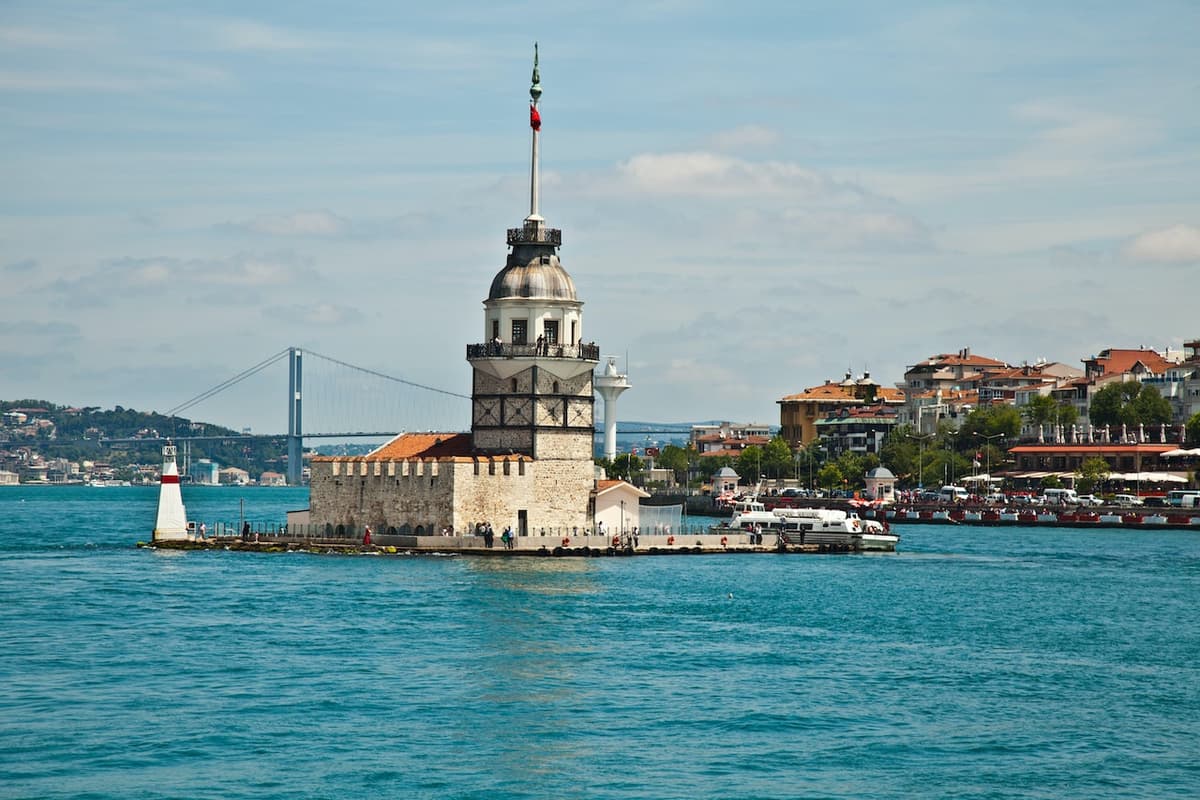 Bosphorus Sightseeing Cruise on a Luxury Yacht