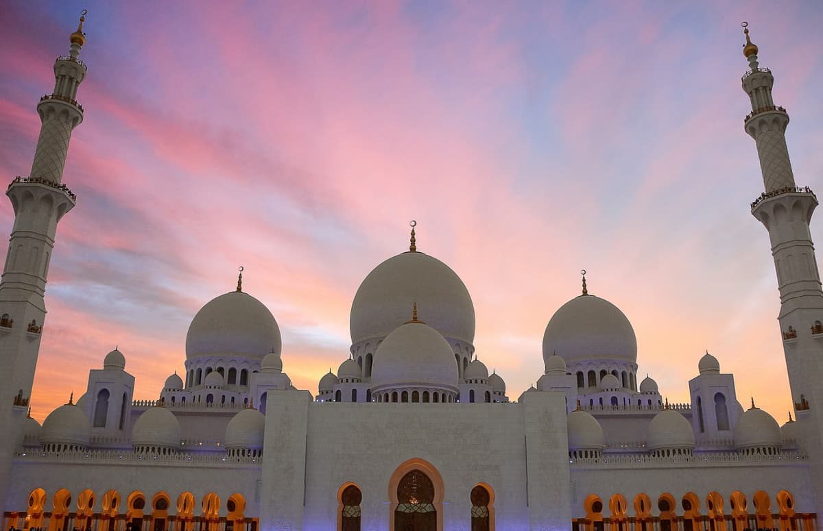 Abu Dhabi Mosque and Warner Bros Tour from Dubai