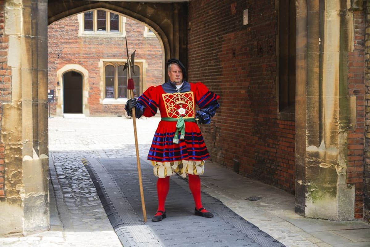 Hampton Court Palace, Windsor Castle, and London Sightseeing Tour