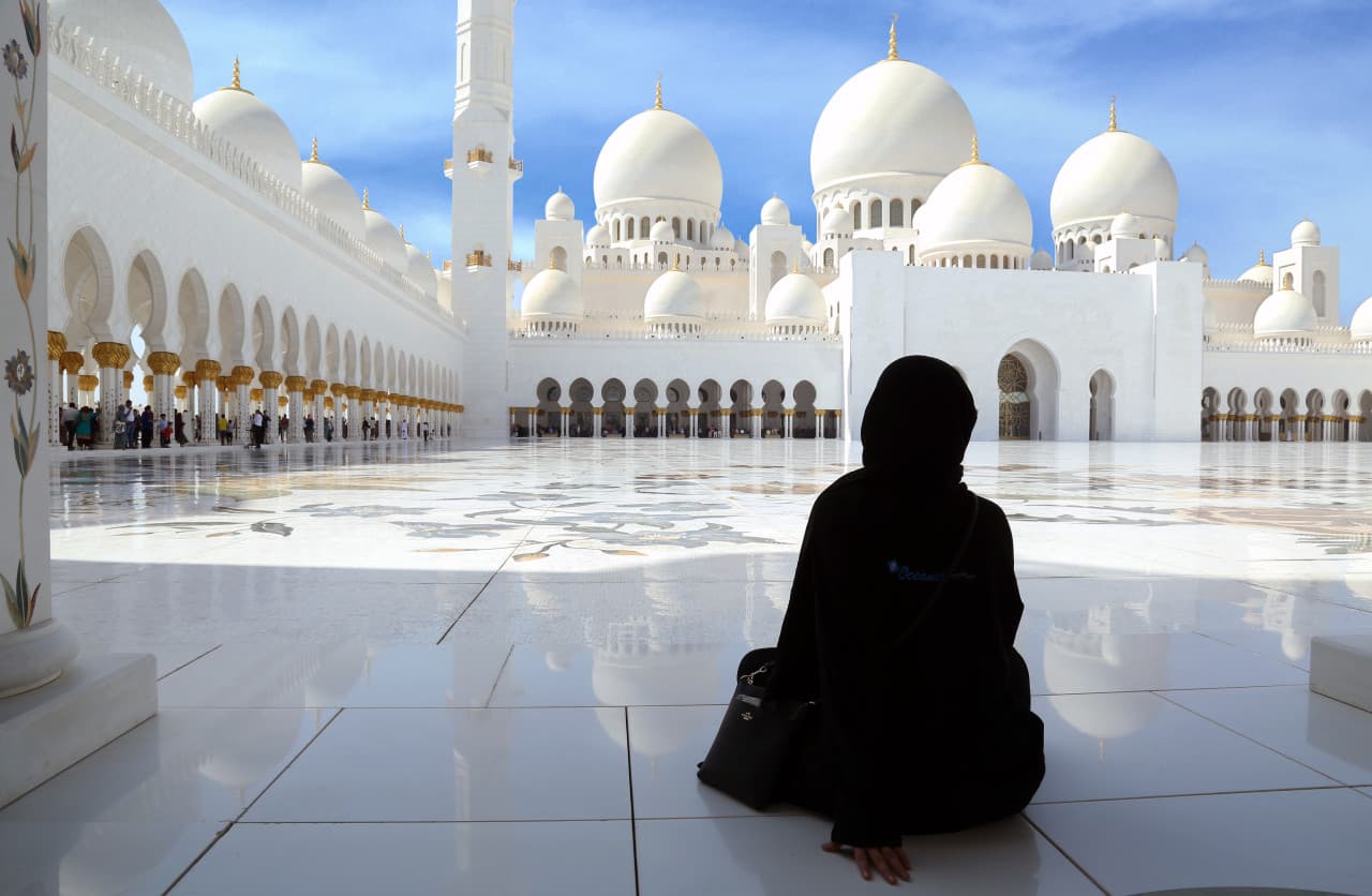 Abu Dhabi Premium City Tour from Dubai: Sheikh Zayed Mosque, Etihad Towers, Qasr Al Watan – photo 9