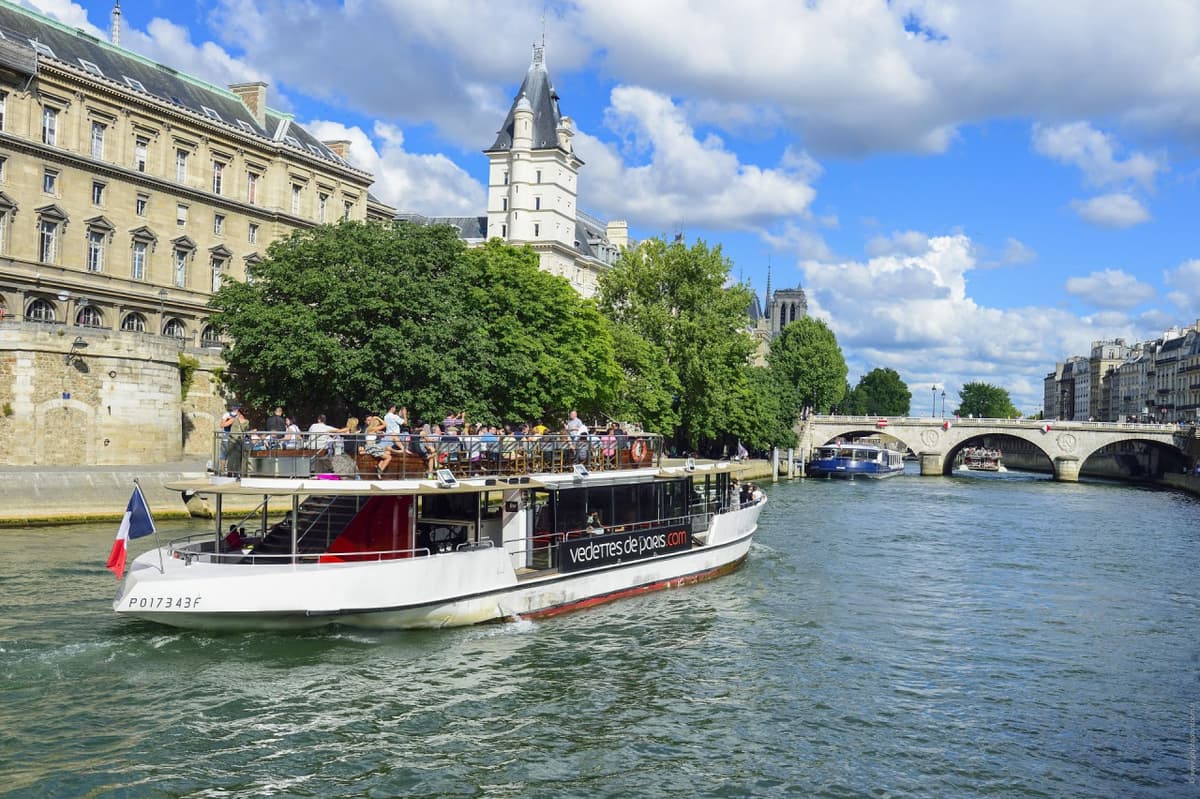 Seine River Cruise by Vedettes De Paris