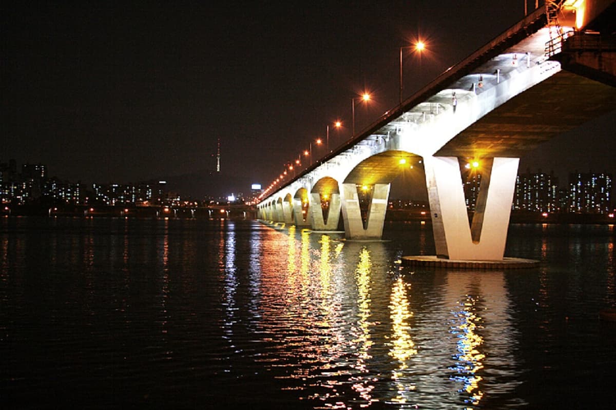 Han River Cruise and Mount Namsan Tour