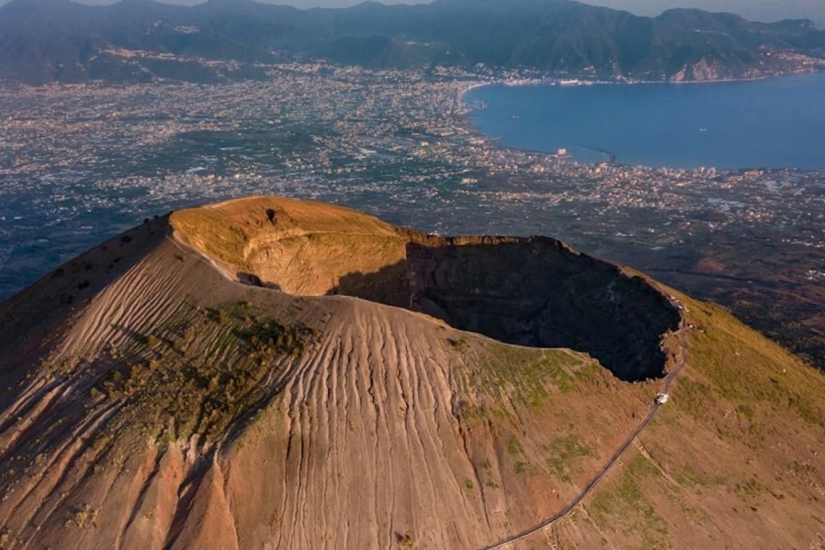 Mount Vesuvius: Vesuvio Park Entry + Roundtrip from Ercolano