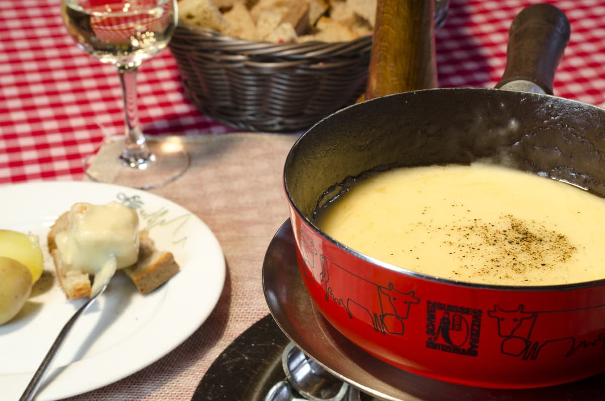 Zurich Sunset Tour and Dinner with Swiss Cheese Fondue