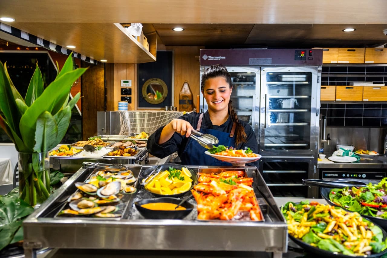 Gold Coast Buffet Dinner Cruise aboard Sea World Cruises – photo 8