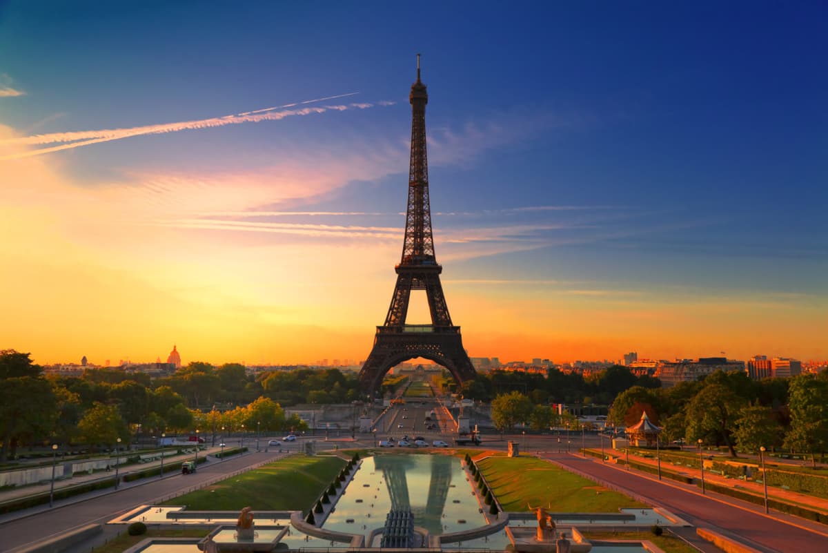 Paris Illuminations Night Bus Tour and Eiffel Tower Reserved Access