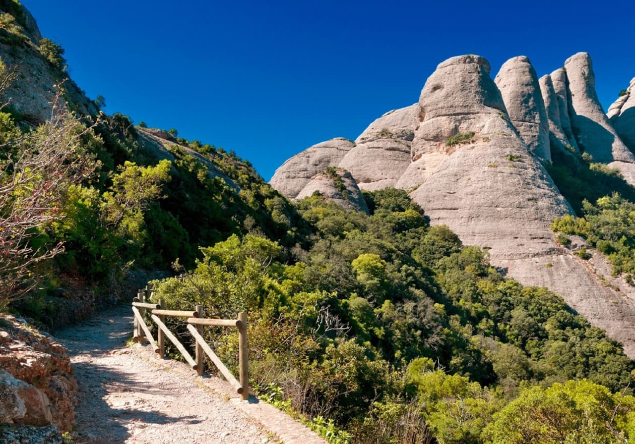 Montserrat, Girona, and Costa Brava Tour from Barcelona – photo 2