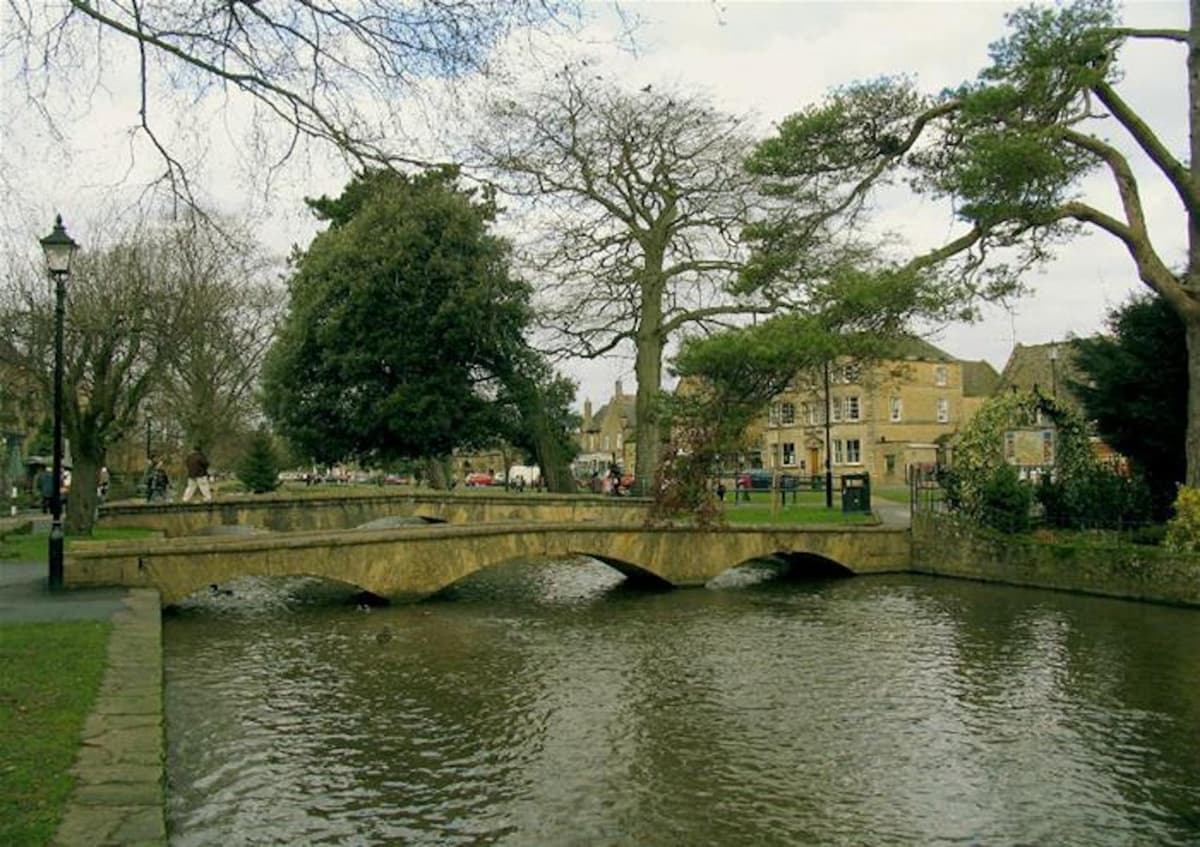 Shakespeare's Stratford and the Cotswolds Tour from London