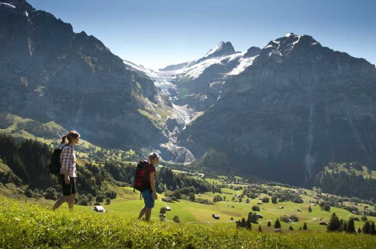 Grindelwald, Interlaken, and Lauterbrunnen Full-Day Tour