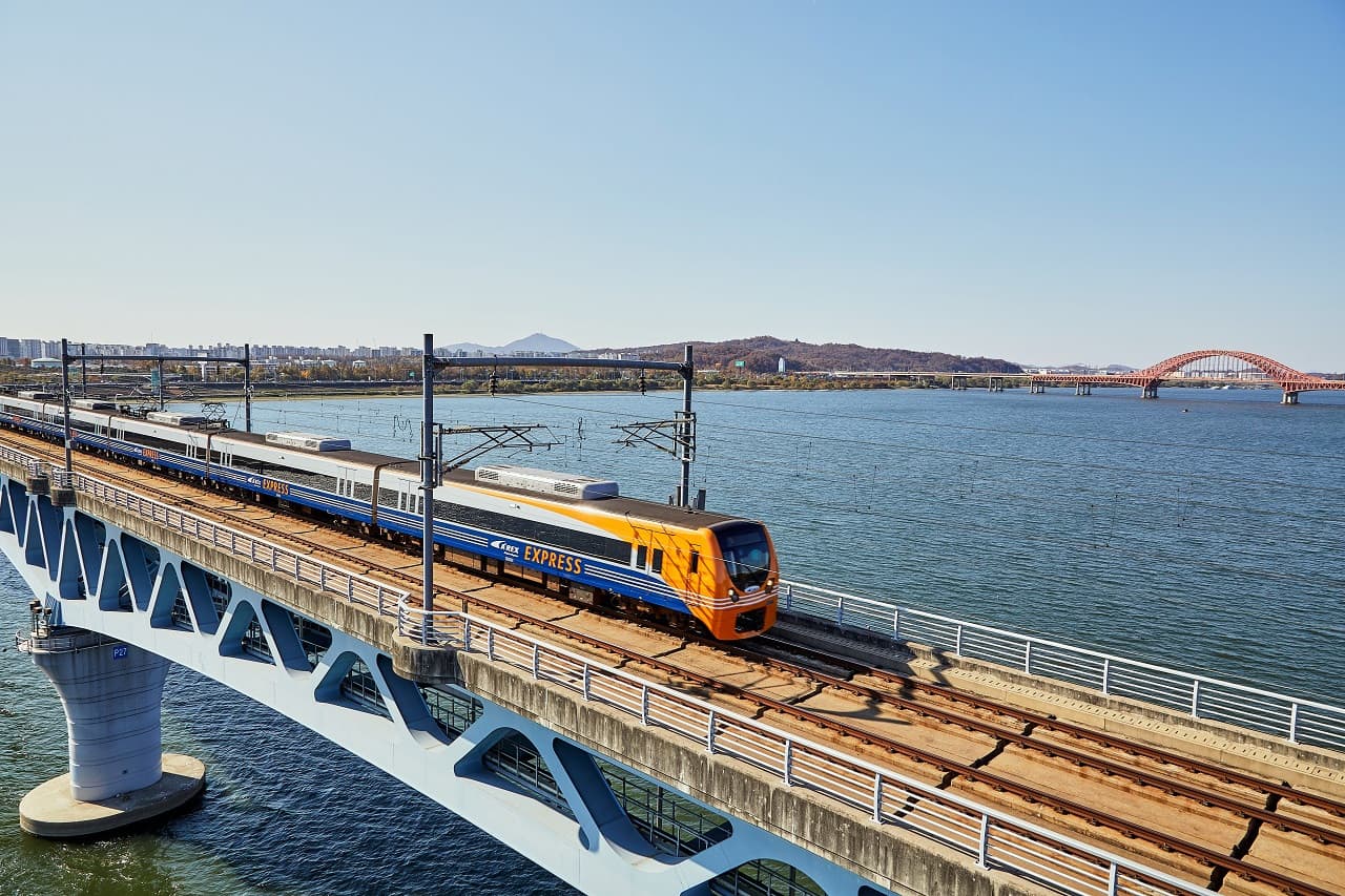 COMBO: AREX Incheon Airport Express Train + Korea Unlimited Data with High-Speed Access SIM Card