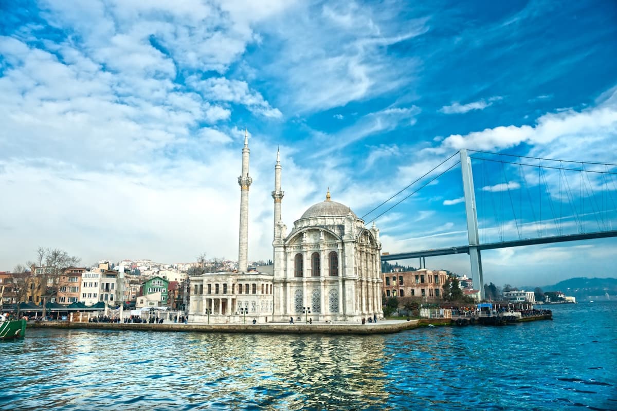 Bosphorus Sightseeing Cruise on a Luxury Yacht