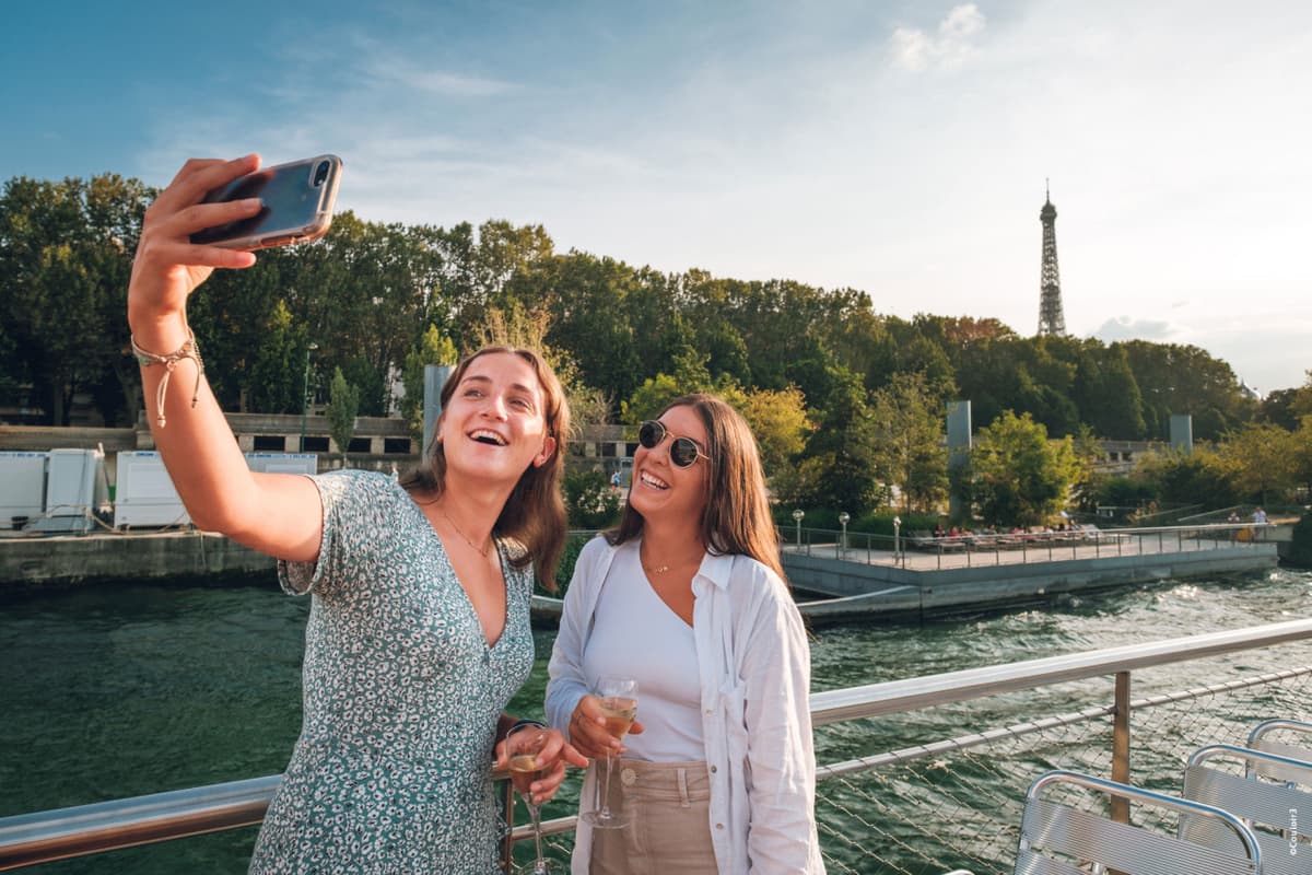 Seine River Cruise by Vedettes De Paris