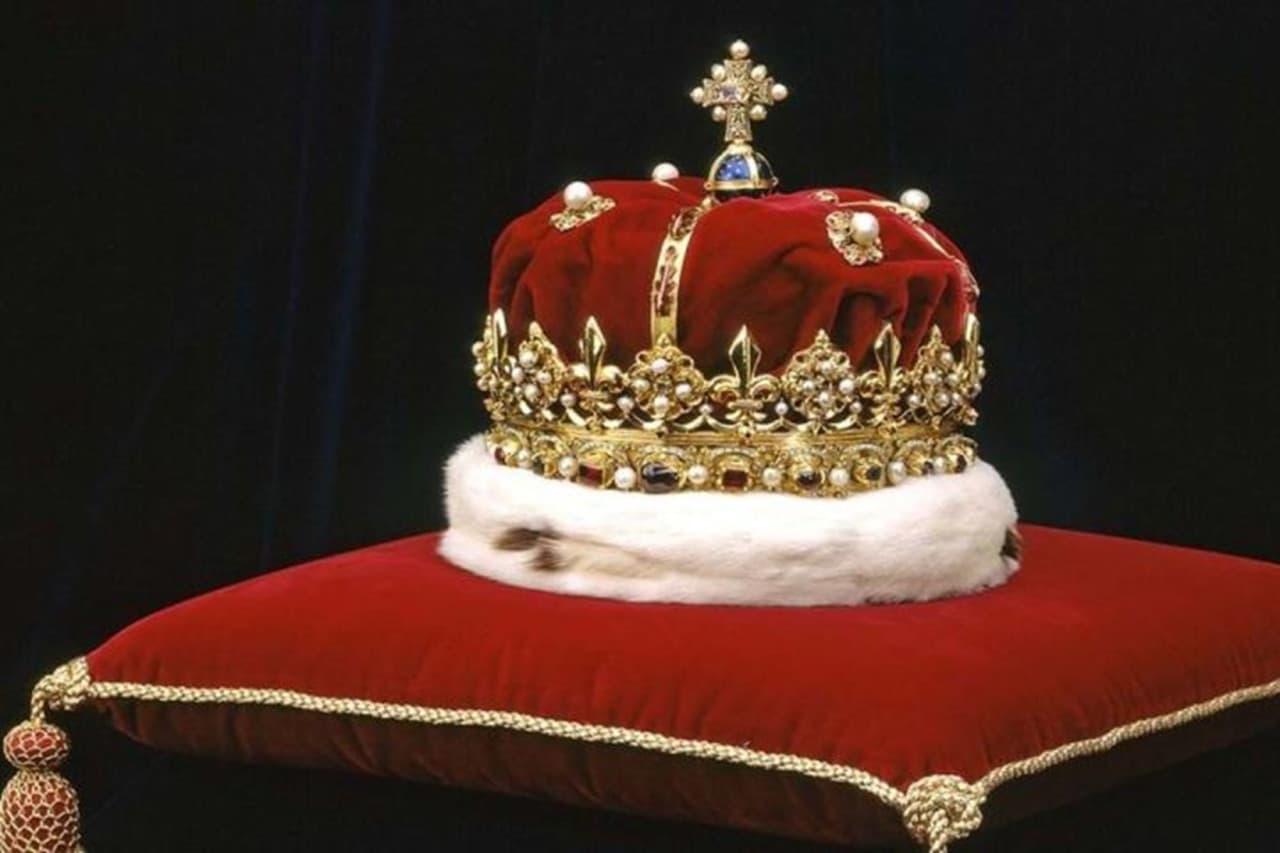 Edinburgh Castle Guided Tour with English-Speaking Guide & Entry
