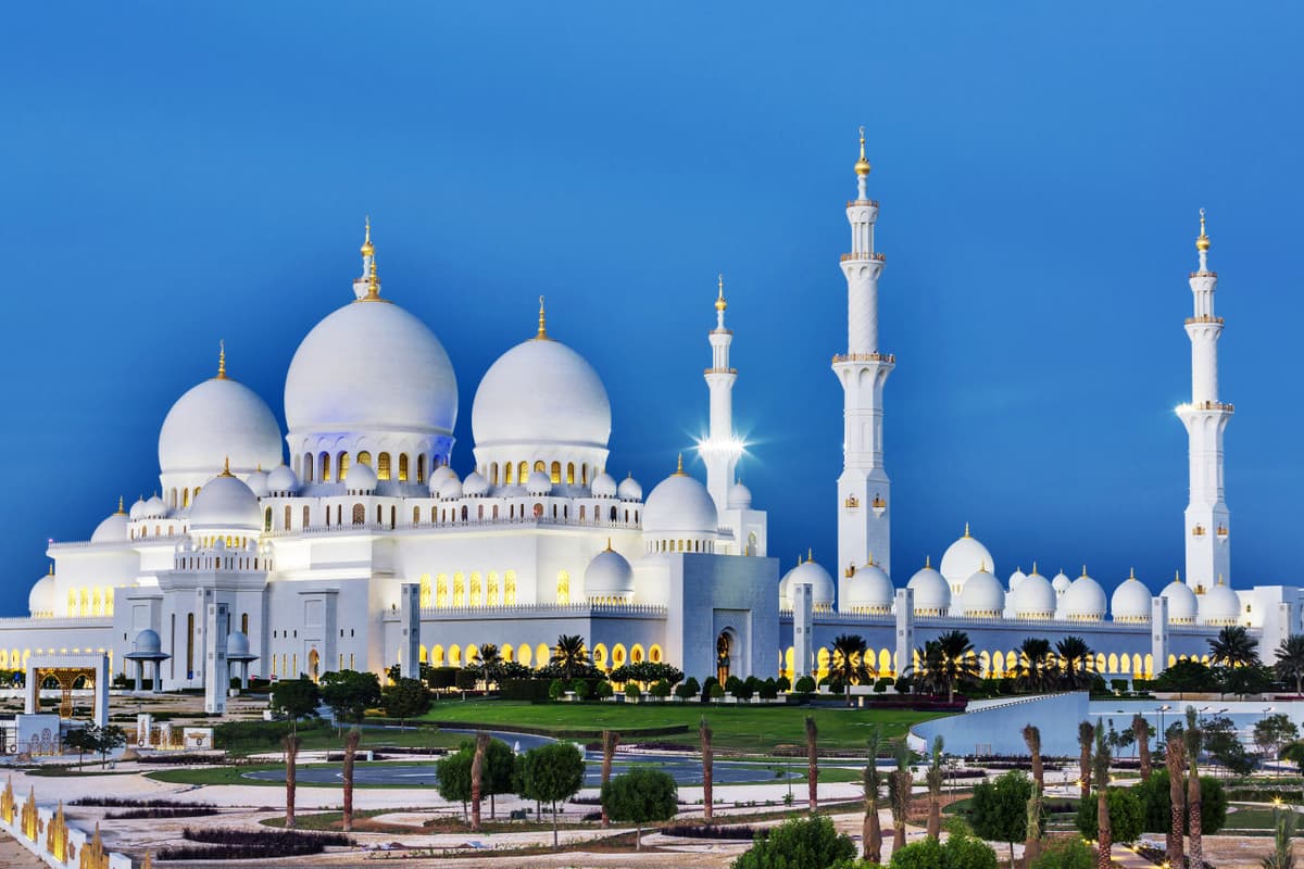 Abu Dhabi Premium City Tour from Dubai: Sheikh Zayed Mosque, Etihad Towers, Qasr Al Watan